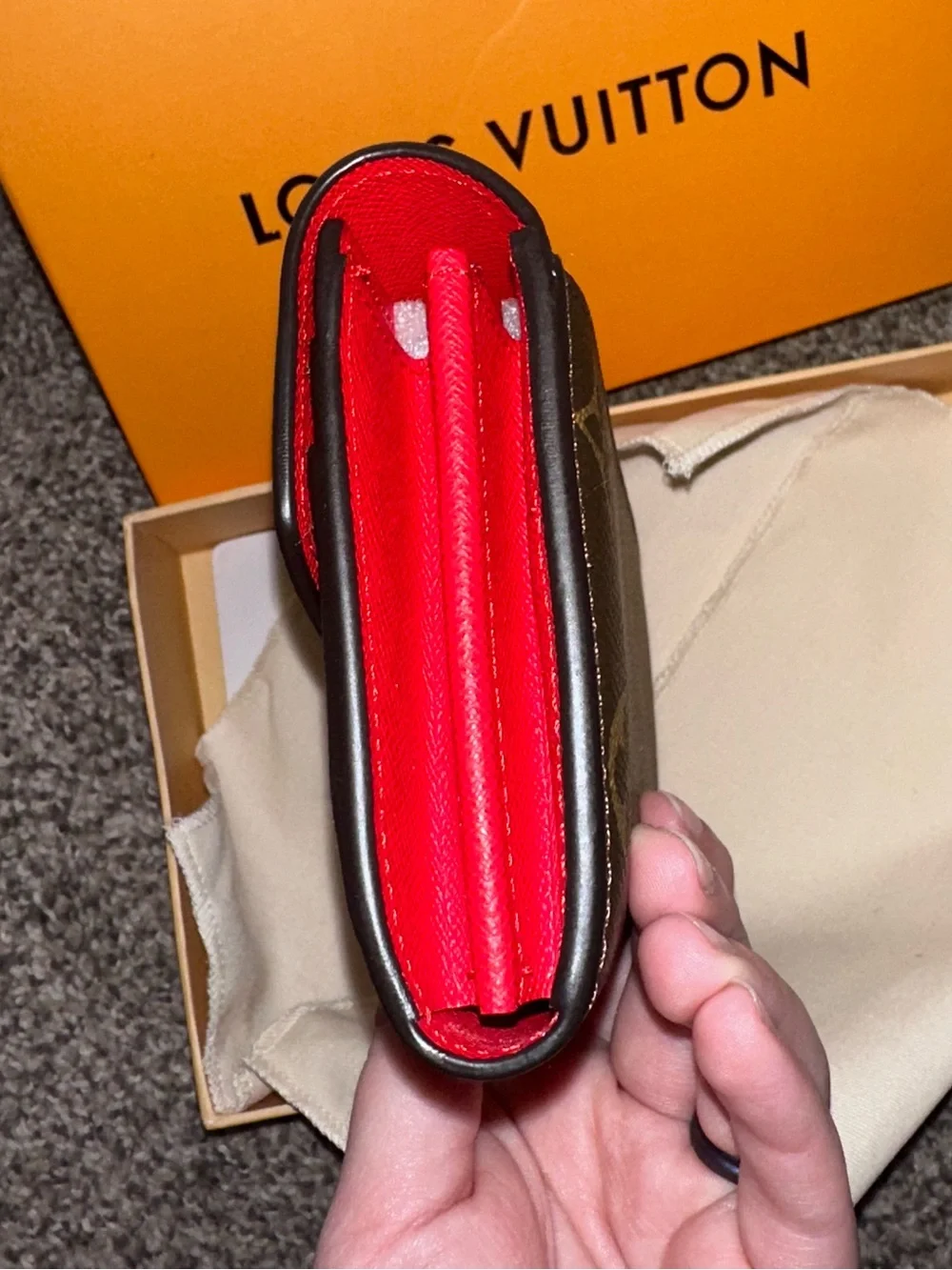 Louis Vuitton Sarah Wallet - Picture 10 of 15